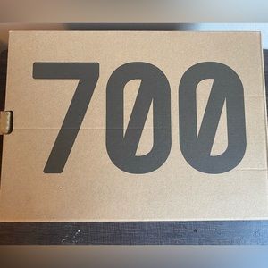 Size 8 1/2
Barely worn
Willing to negotiate 
Dm if interested